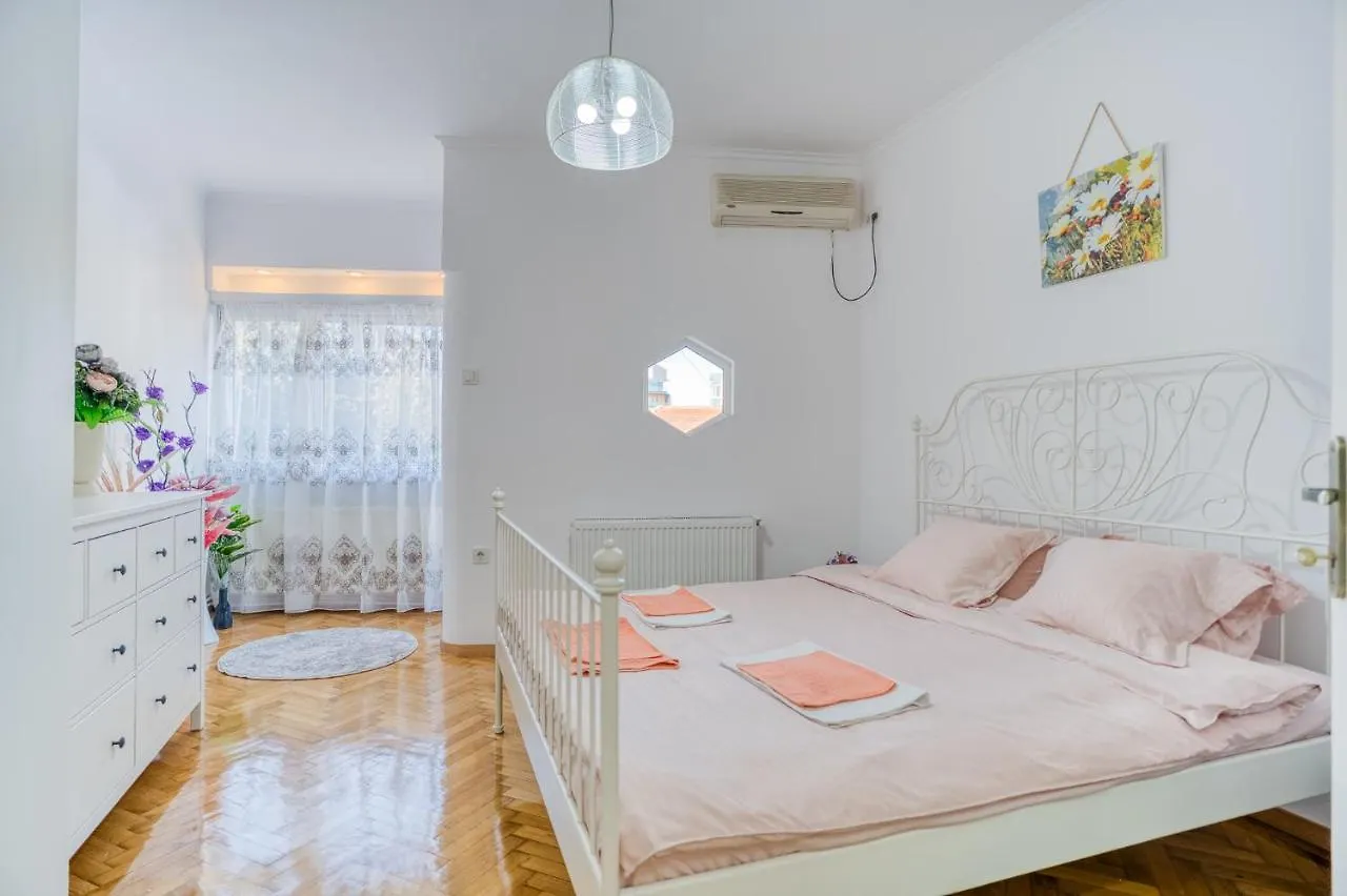 Suvenir Chic - Fusion Of Modern Elegance & Harmony Apartment Bucharest 0*,