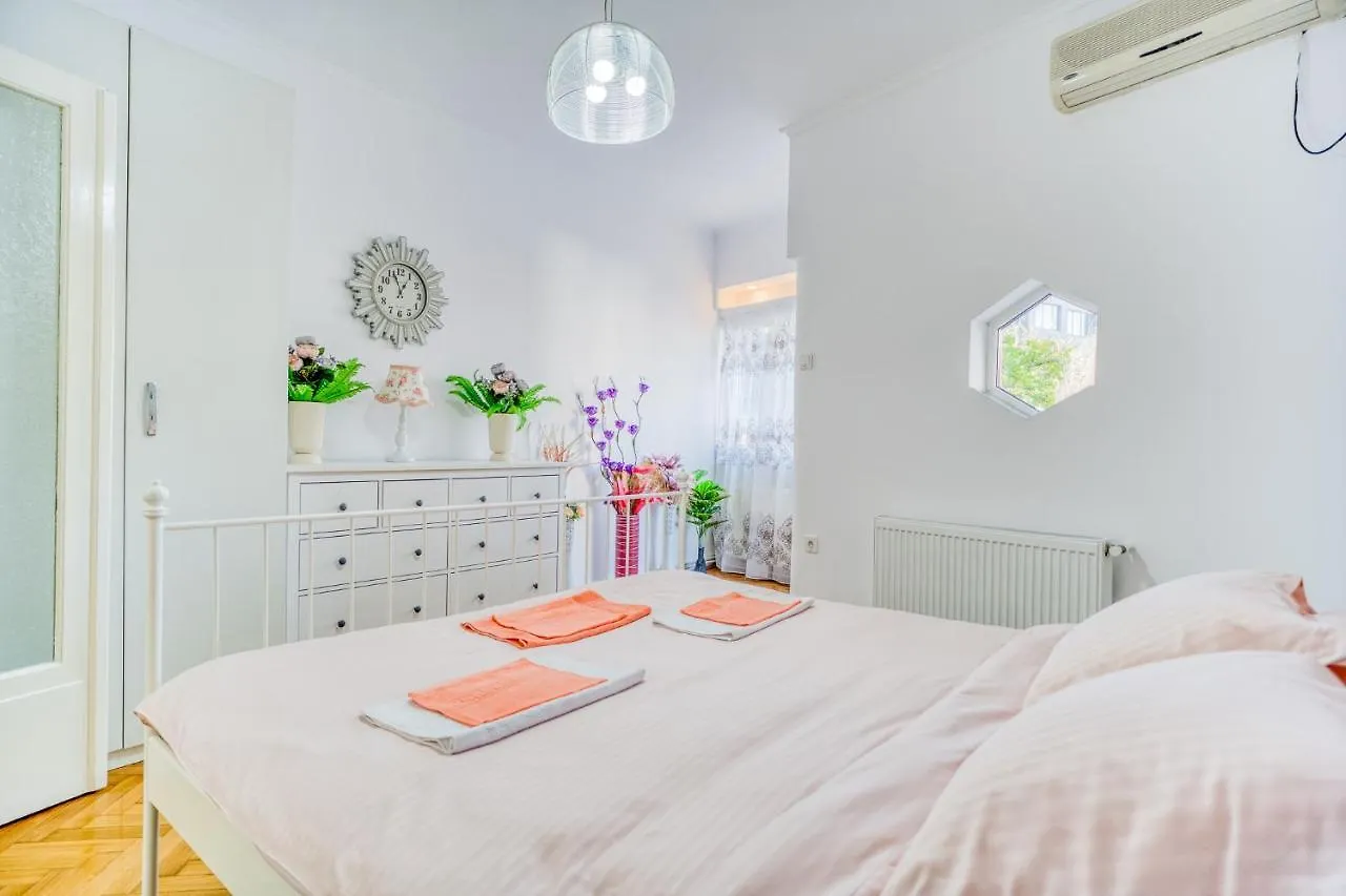 Suvenir Chic - Fusion Of Modern Elegance & Harmony Apartment Bucharest