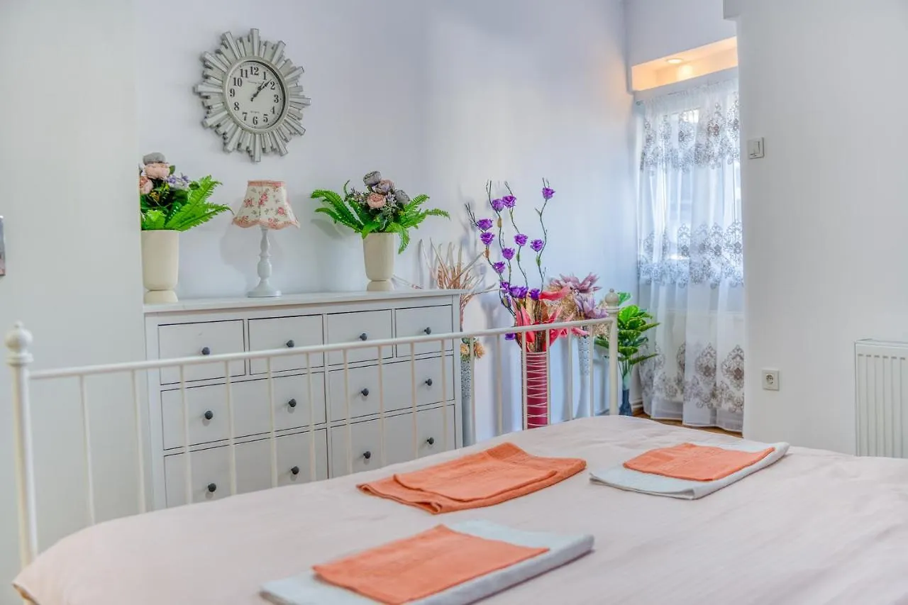 Suvenir Chic - Fusion Of Modern Elegance & Harmony Apartment Bucharest 0*,  Romania