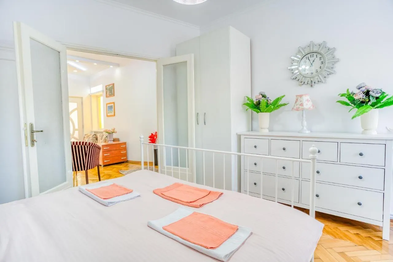 Suvenir Chic - Fusion Of Modern Elegance & Harmony Apartment Bucharest