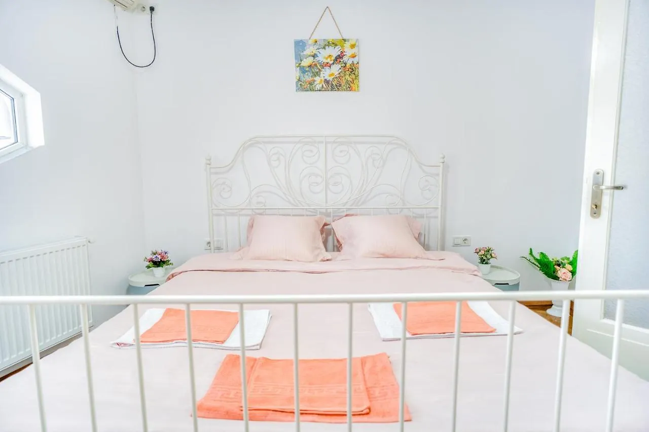 Suvenir Chic - Fusion Of Modern Elegance & Harmony Apartment Bucharest